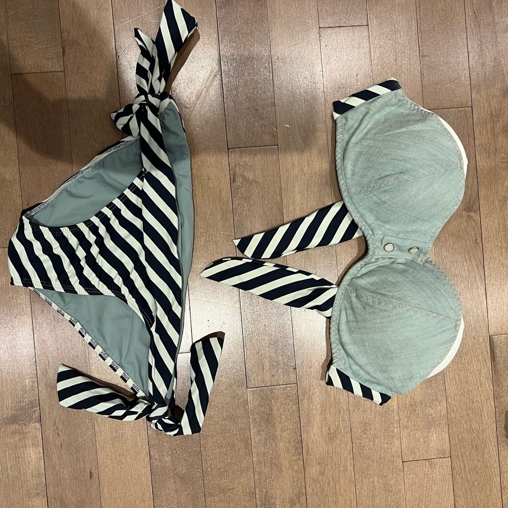 Rosa Cha bikini